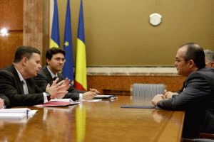 Jeffrey Franks a adoptat o poziţie populistă neaşteptată şi a lovit în "băieţii deştepţi" şi în arieratele pe care guvernanţii tot promit fără succes că le elimină şi nu s-a ferit să vorbească şi de gradul jenant de accesare al fondurilor europene - o palmă dată oficialilor români.