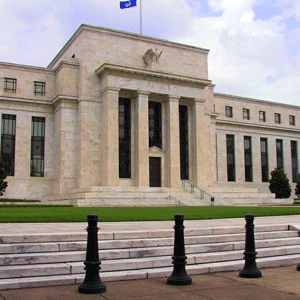 Începând din primăvara lui 2009, Fed derulează periodic teste de stres în rândul marilor bănci americane.