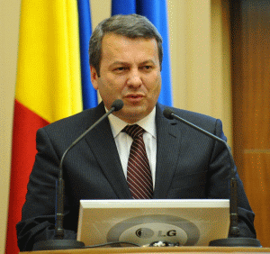 Ialomiţianu: Guvernul negociază cu FMI majorarea salariului minim la 700 lei