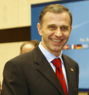 Geoană vrea partid la Tribunal în prima parte a lui 2012 şi grupuri parlamentare până în martie