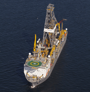 Deepwater Champion a fost construit în Coreea de Sud şi a fost proiectat special pentru un acces facil în şi din Marea Neagră. Vasul are o turlă dublă de foraj şi poate efectua simultan o varietate de operaţiuni, înregistrând o eficienţă crescută. Construit cu cocă dublă, vasul este autopropulsat şi capabil să îşi menţină poziţia în larg în condiţii de valuri de 9 metri şi la o viteză a vântului de 60 noduri (70 mile/h).