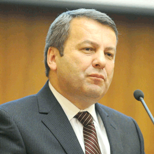 Gheorghe Ialomiţianu: "Suntem într-o situaţie favorabilă. Nu vom lua împrumuturi cu orice dobândă şi urmărim să luăm la termene cât mai lungi împrumutul. Suntem în situaţie bună, eu spun".