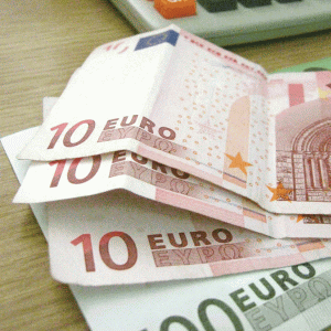 Investitorii au cumpărat titluri de stat emise de Franţa şi Spania, chiar dacă ţările au fost retrogradate recent de Standard & Poor's.