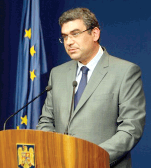 Şedinţa Parlamentului: vorbe multe şi o victimă - Baconschi