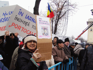 Moody's: Protestele din România îngreunează implementarea reformelor