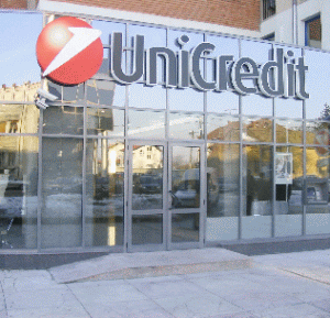 "UniCredit" vrea să răscumpere obligaţiuni de trei miliarde euro