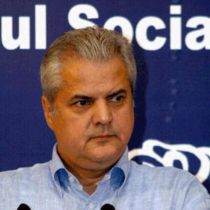 "Plătesc pentru că în aceşti ani am avut curajul să îl înfrunt pe Traian Băsescu şi pe oamenii săi şi pentru că am avut curajul să îl înfrunt pe Daniel Morar şi pe oamenii săi", a spus Adrian Năstase.