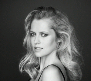 Actriţa australiană, Teresa Palmer, noua imagine ARTISTRY