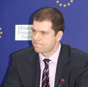 Analiştii: Finanţele s-au împrumutat din SUA la o dobândă mare