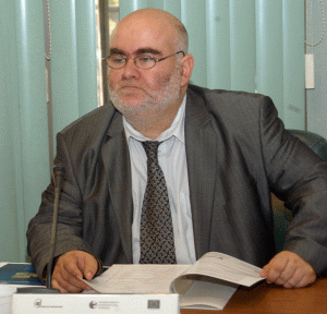 "Sunt două tipuri de jocuri, cele care se bazează exclusiv pe hazard şi cele care îţi sugerează o competenţă a ta. Acestea din urmă te prind mult mai tare. Îţi conferă un soi de prestigiu în momentul în care câştigi, pentru că nu e totul la mâna norocului", ne-a declarat Alfred Bulai.