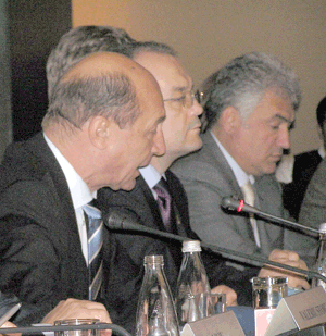 "Mişcarea" Ioanei Băsescu va fi lansată ca alternativă la USL