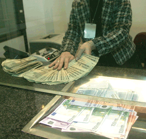 Creditele au scăzut, depozitele au urcat 