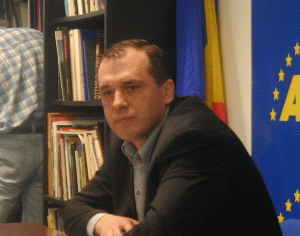 Preşedintele GIP, Mugur Ciuvică, spune în comunicatul de presă: "Comisia de control a SIE trebuie să explice de ce nu l-a audiat pe Mihai Răzvan Ungureanu referitor la problemele pe care le implica relaţia dintre familia Ungureanu şi OMV".