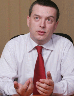 "Noi percepem clienţilor o taxă direct proporţională cu preţul combustibilului. Aceştia înţeleg că este un factor exterior", a spus Alin Gherman.
