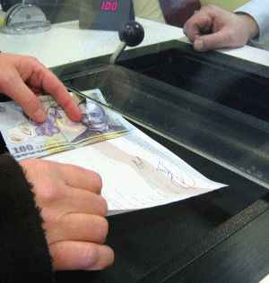 Analiştii: Nu vom asista prea curând la ieftinirea creditelor