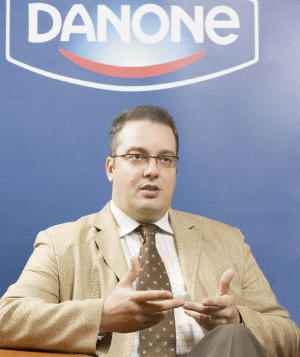 Domnul dr. Bogdan Ioachim, director de comunicare, nutriţie şi ştiinţă "Danone" România