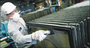 Industria uşoară românească a scăzut în doi ani şi jumătate cu 35%
