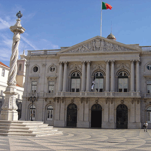 Transferurile de bani de la guvernul portughez către primării vor scădea cu 4,7% anul acesta, faţă de 2011, la 2,28 miliarde euro, conform bugetului pe 2012. 