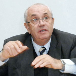 "Interesul ruşilor în România se îndreaptă, în primul rând, către investiţiile în procesarea hidrocarburilor", ne-a declarat Mihai Macsim.