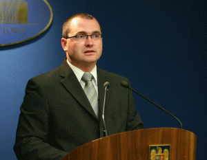 Attila Korodi: "Îmi face onoare această nominalizare din partea Consiliului Permanent şi a domnului preşedinte Kelemen. Nu o privesc ca pe o şansă, ci ca pe o responsabilitate". 