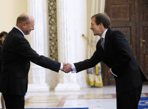Ambasadorul Olandei la Bucureşti Matthijs van Bonzel i-a prezentat ieri preşedintelui Traian Băsescu scrisorile de acreditare, după ce a fost trimis la post încă din decembrie 2011.