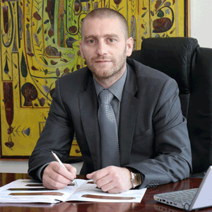 Constantin Muşescu, proprietarul "Anturium Producţie Comerţ" SRL: "Companiile care funcţionează ilegal nu au concurenţă şi nu respectă nicio regulă din punctul de vedere al calităţii produsului, în schimb mie ANPC-ul îmi cere declaraţie de conformitate în care să confirm că < < nu pun în pericol viaţa clientului > >, precum şi certificat de garanţie!"