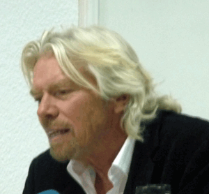 Sir Richard Branson a spus, răspunzând unei întrebări reprezentantului "Jaguar", că nu se simte confortabil când conduce maşini foarte scumpe, întrucât lumea poate înţelege greşit anumite aspecte legate de personalitatea şi gândirea sa.