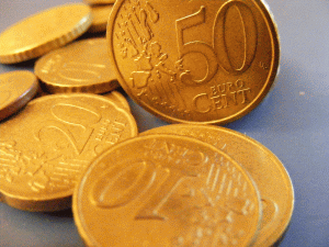 Euro - la cursul minim al ultimelor trei luni, faţă de dolar