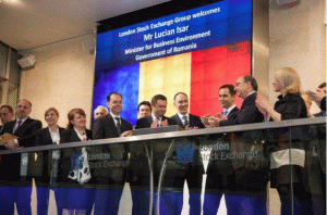 Alături de Lucian Isar, la eveniment au fost prezenţi domnul Lucian Anghel, Preşedintele Bursei de Valori Bucureşti, domnul Dan Paul, Vicepreşedinte BVB, domnul Bogdan Chetreanu, Comisar CNVM şi doamna Adriana Tănăsoiu, Director General, Depozitarul Central.