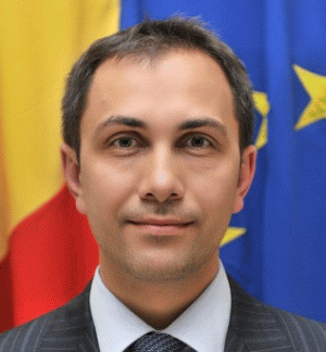 "Privatizările asumate cu organismele internaţionale vor continua. Suntem un guvern pro-business", a declarat Lucian Isar, ministrul delegat pentru mediul de afaceri.