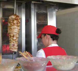 Romalimenta: Introducerea "taxei fast food" ar afecta profund populaţia şi industria alimentară 