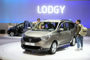 Lodgy soseşte în showroom-urile Dacia