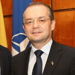 Boc, despre plecările din PDL: Să plece, adevăratele caractere la greu se măsoară