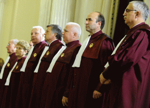Toate drumurile duc la Curtea Constituţională