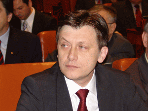 Antonescu, ales preşedinte la Senat