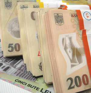 Creşterea salariilor bugetarilor poate accentua decalajele faţă de mediul privat