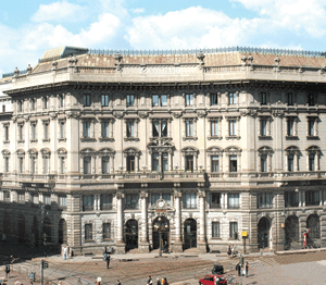 "UniCredit" îşi simplifică structura