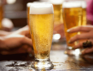 Vânzările de bere înregistrează creşteri de 30%, într-o săptămână de vară