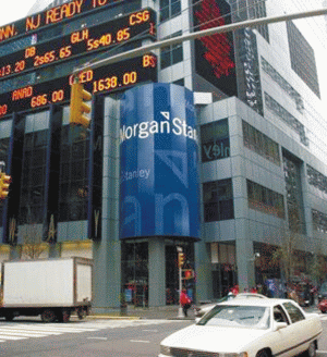 "Goldman Sachs" şi "Morgan Stanley" au, fiecare, aproximativ 3.000 de divizii la nivel global, potrivit Fed. 