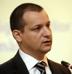 Cristian Sporiş îl înlocuieşte pe Marinel Burduja la Raiffeisen Bank