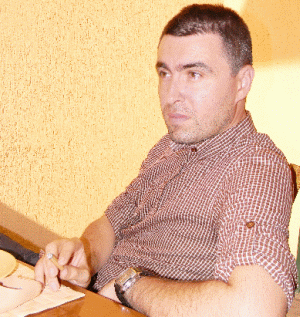 "Jurnaliştilor nu li se mai rup mâini şi picioare pentru că este mai uşor să-i ameninţi, cerându-le despăgubiri exorbitante în bani şi ameninţându-i că le iei casa", a declarat Stelian Negrea.
