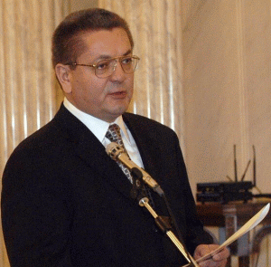 Premierul i-a mulţumit ministrului demisionar Ioan Rus, apreciind că şi-a făcut în mod corect datoria.