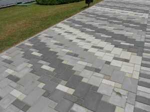 Symmetrica a livrat în primele 6 luni peste 1 milion de metri de pavele şi borduri