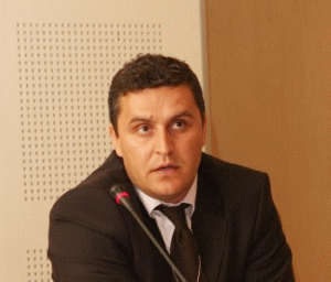 Constantin Coman conduce, începând cu anul 2010, divizia de servicii a "Coface", alcătuită din departamentele de Colectare Creanţe, respectiv Evaluare şi Informaţii despre Companii.