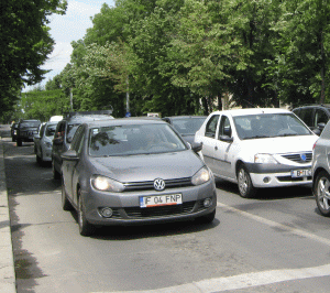 Natura s-a răzbunat puţin în preziua zilei fără maşini, pe motiv de ploaie apărând zeci de ambuteiaje, după ce toate pasajele din Capitală au fost inundate.
