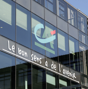 Credit Agricole a semnat cu Alpha Bank vânzarea Emporiki 