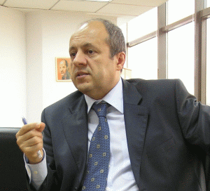 "Bancpost va urma tendinţele pieţei privind moneda în care va acorda credite", a precizat Mihai Bogza.