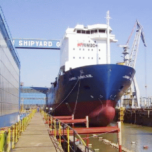 Angajaţii Şantierului Naval Galaţi vor salarii mai mari pentru anul viitor