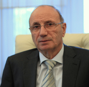 Fostul preşedinte CSA, Constantin Buzoianu, a contestat în instanţă decizia de revocare din funcţie 
