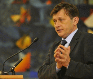 Audierile miniştrilor au fost amânate pentru astăzi